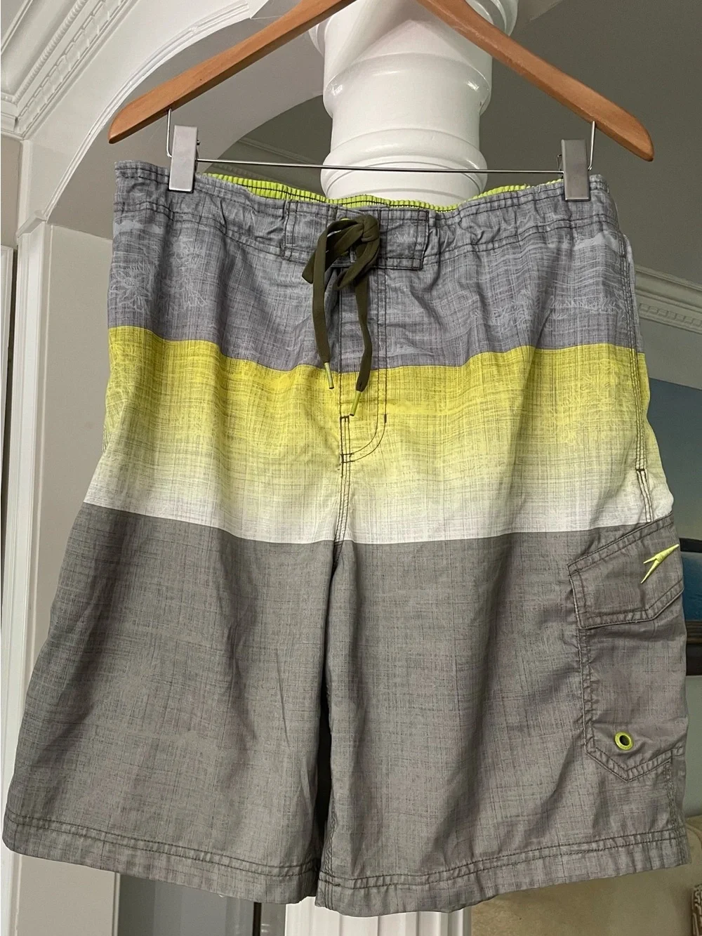 Speedo men’s swim trunk/ Board shorts. Gray yellow , white and green